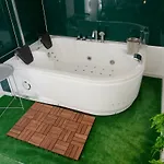 Loveroom Le Loft & Garden Apartment *