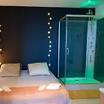 Loveroom Le Loft & Garden Apartment *